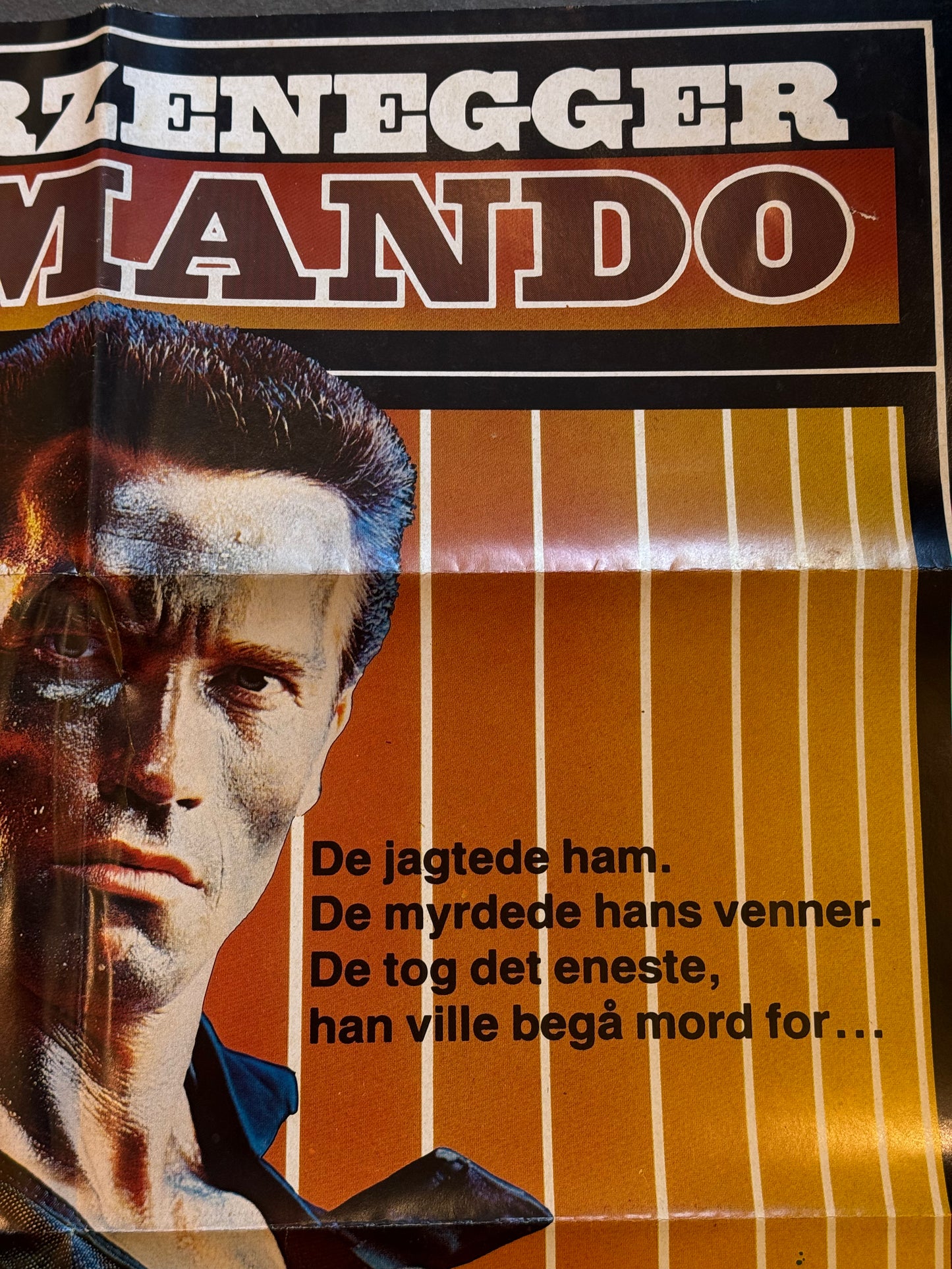 Commando. Original dansk premiere plakat, fra 1985.
