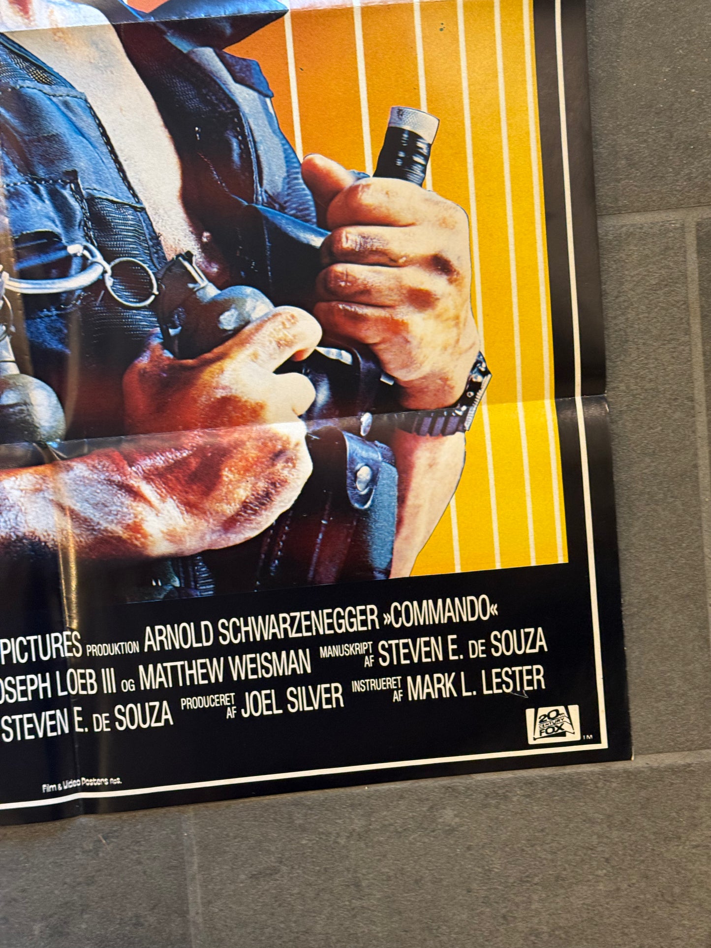 Commando. Original dansk premiere plakat, fra 1985.