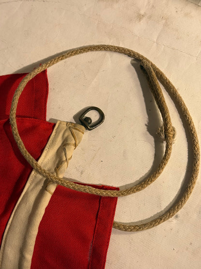 Vintage Dannebrog flag 140x200 til flagstangen, fra midt 1900 tallet.