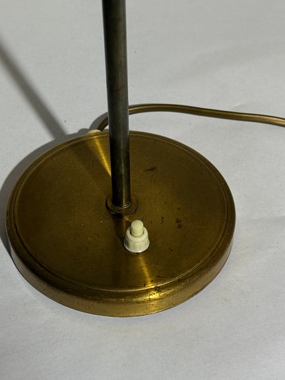 Vintage bordlampe med perforeret skærm. Fra 1960/70érne