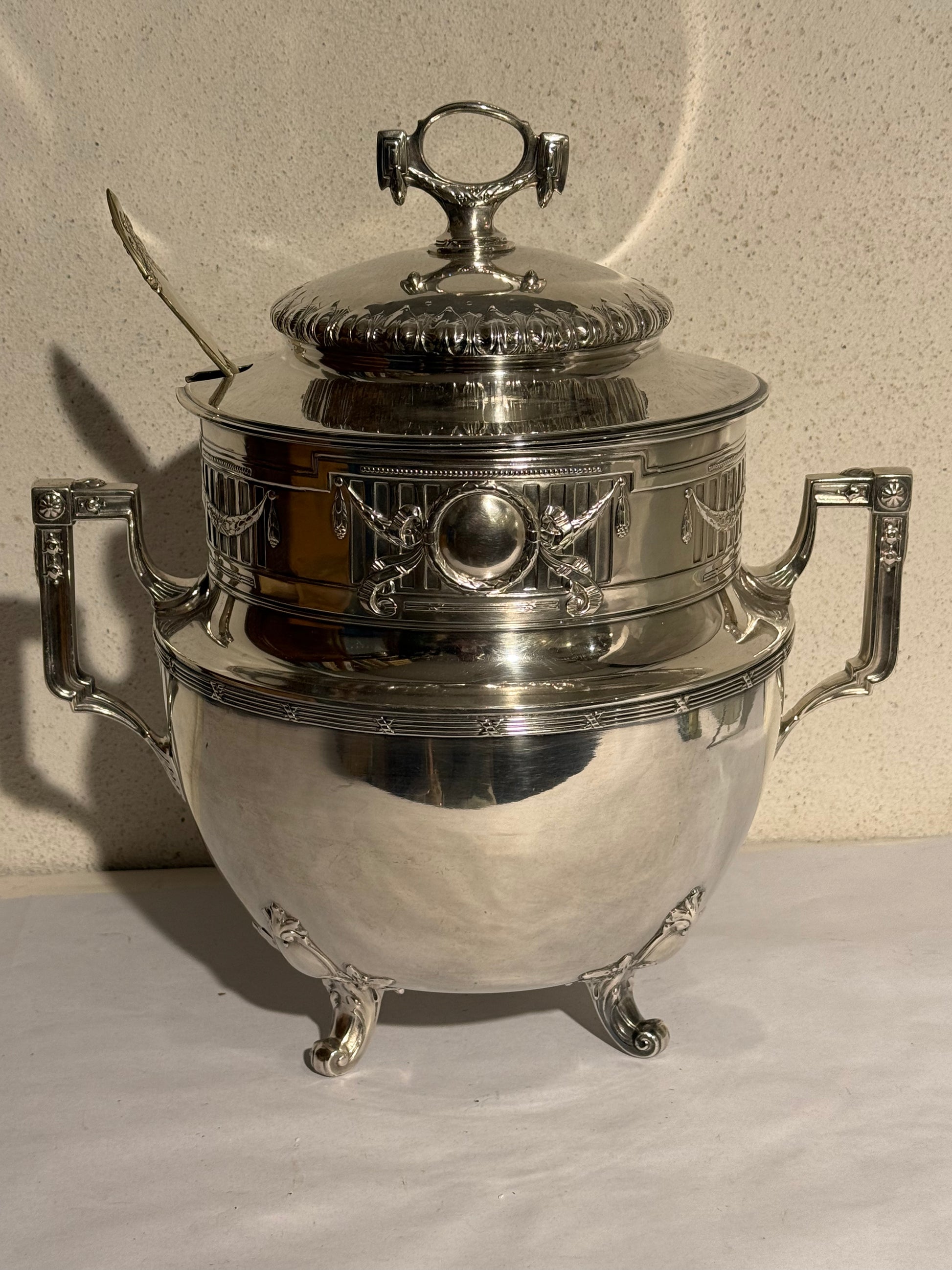 Antik Nyklassisk sølvbelagt punch bowl. Fra 1915-1925
