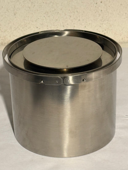 Arne Jacobsen Stelton Cylinda line isspand