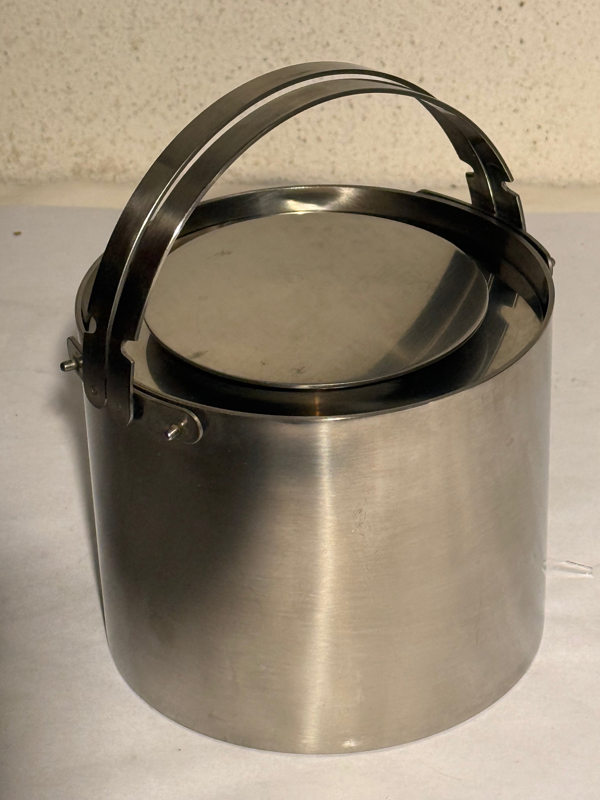 Arne Jacobsen Stelton Cylinda line isspand