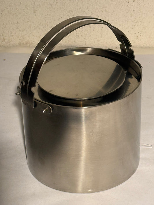 Arne Jacobsen Stelton Cylinda line isspand