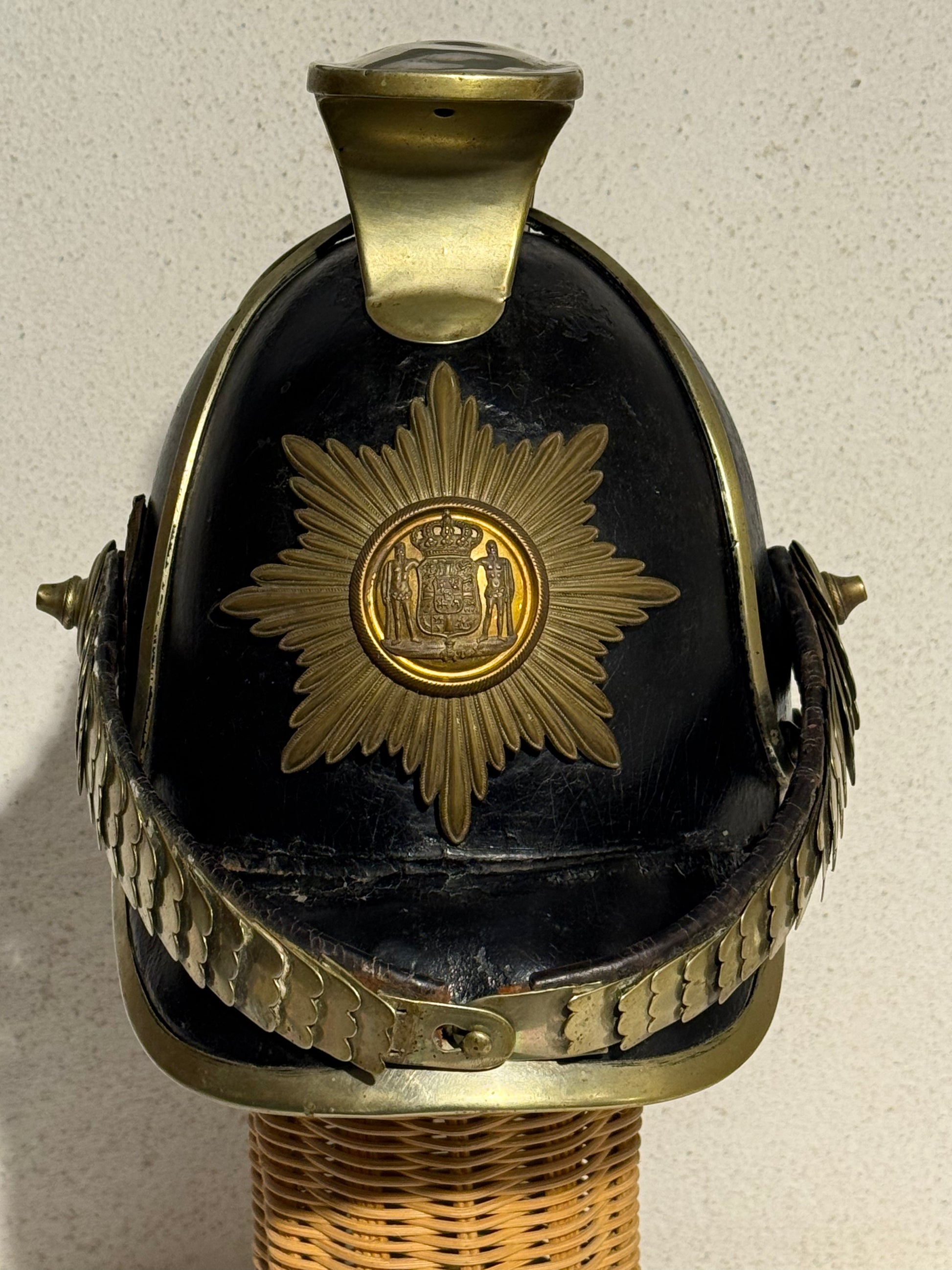 Antik dansk Dragonhjelm for officerer. Model 1864