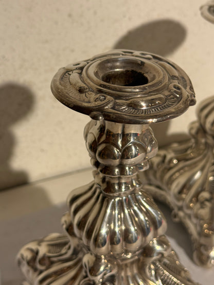 Rokoko stil danske lysestager i sølvbelagt messing, fra start/midt 20.Årh