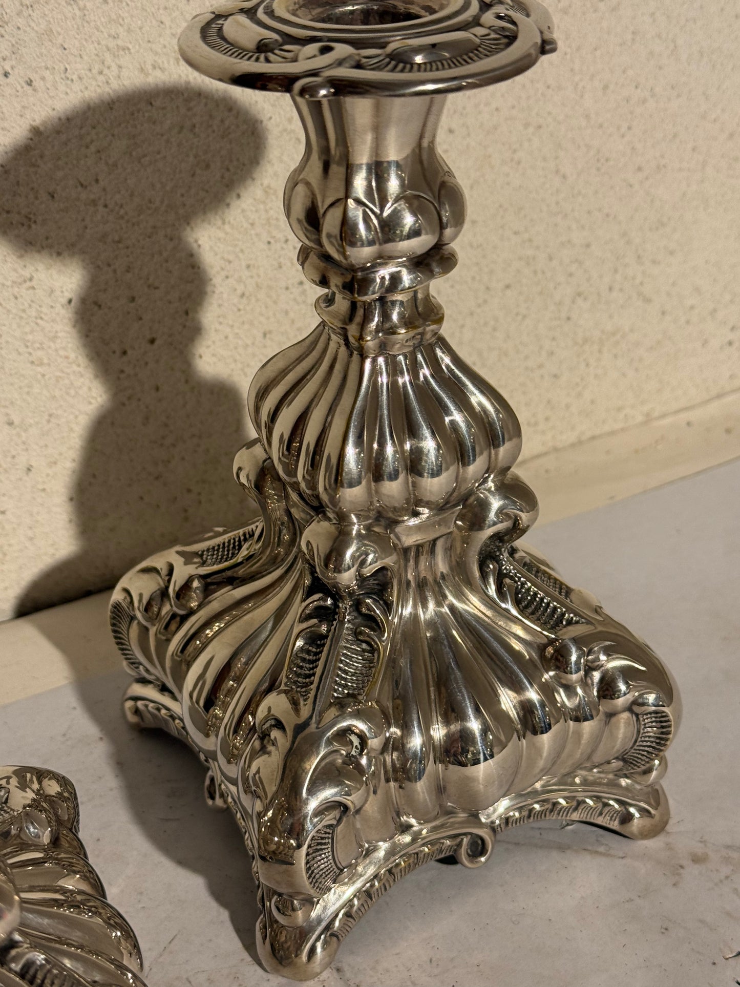 Rokoko stil danske lysestager i sølvbelagt messing, fra start/midt 20.Årh