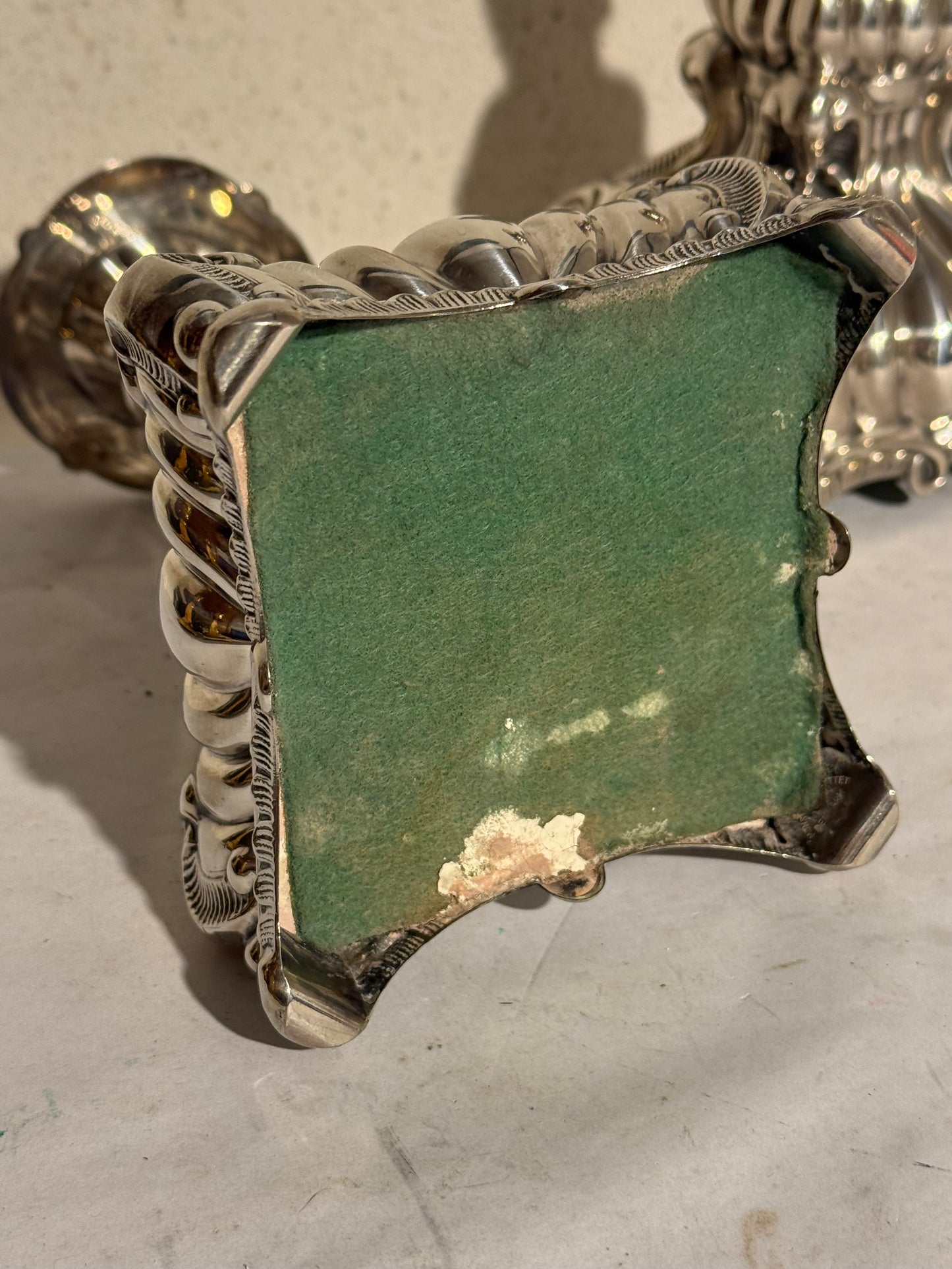 Rokoko stil danske lysestager i sølvbelagt messing, fra start/midt 20.Årh