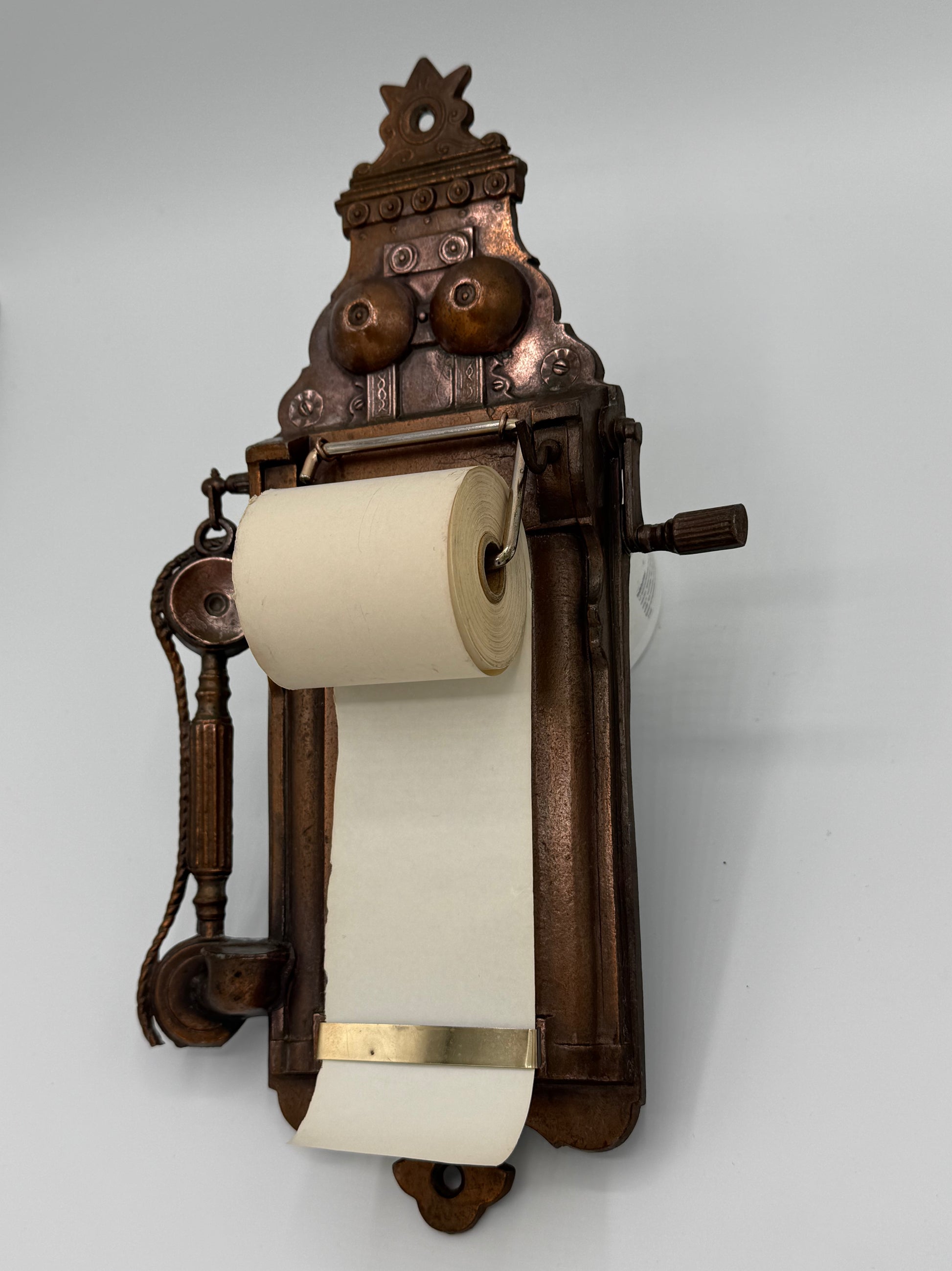 Antik Fero væghængt Notesrulle holder. Danmark, fra 1920/30érne