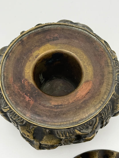 Antikt renæssance bronzeblækhus med masker. Italien 16.-17. årh