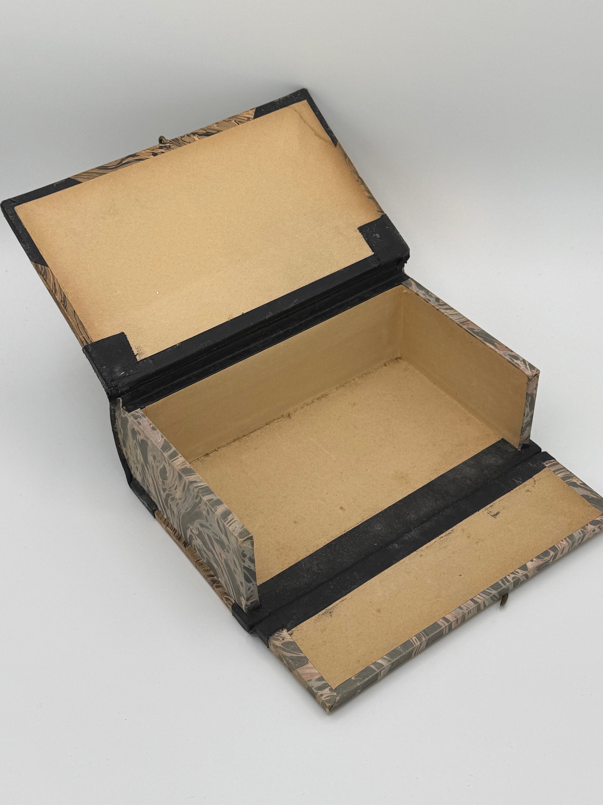 Antik dansk “BOG” æske. Start 20. Århundrede