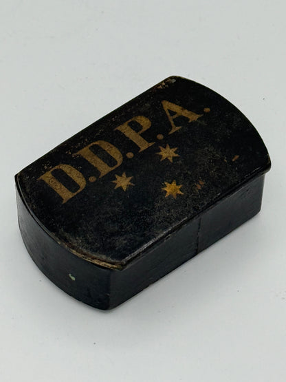 Antik D.D.P.A lak papermache æske. Danmark, start 20. Århundrede