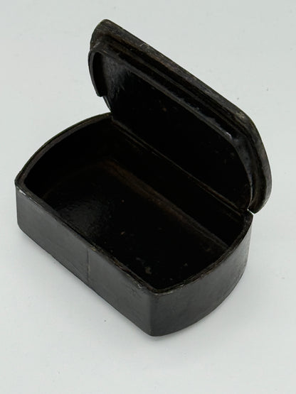 Antik D.D.P.A lak papermache æske. Danmark, start 20. Århundrede