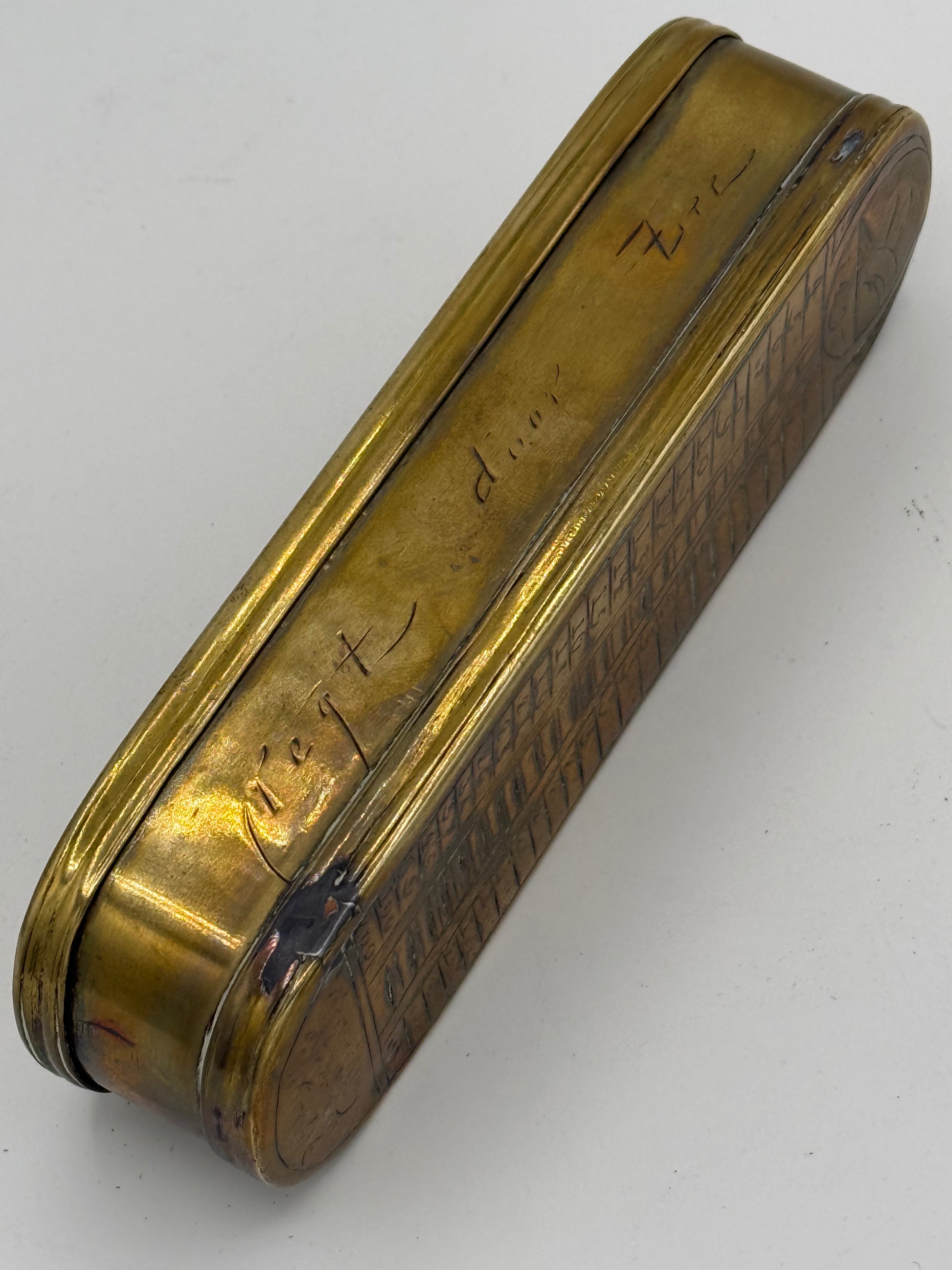 Pieter Holm (f.1686-1776) Tobaks æske i messing. Holland midt 18.Årh