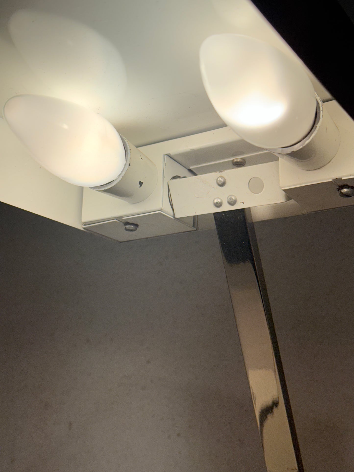 Modernistisk Kaiser Leuchten bordlampe, fra 1960érne.