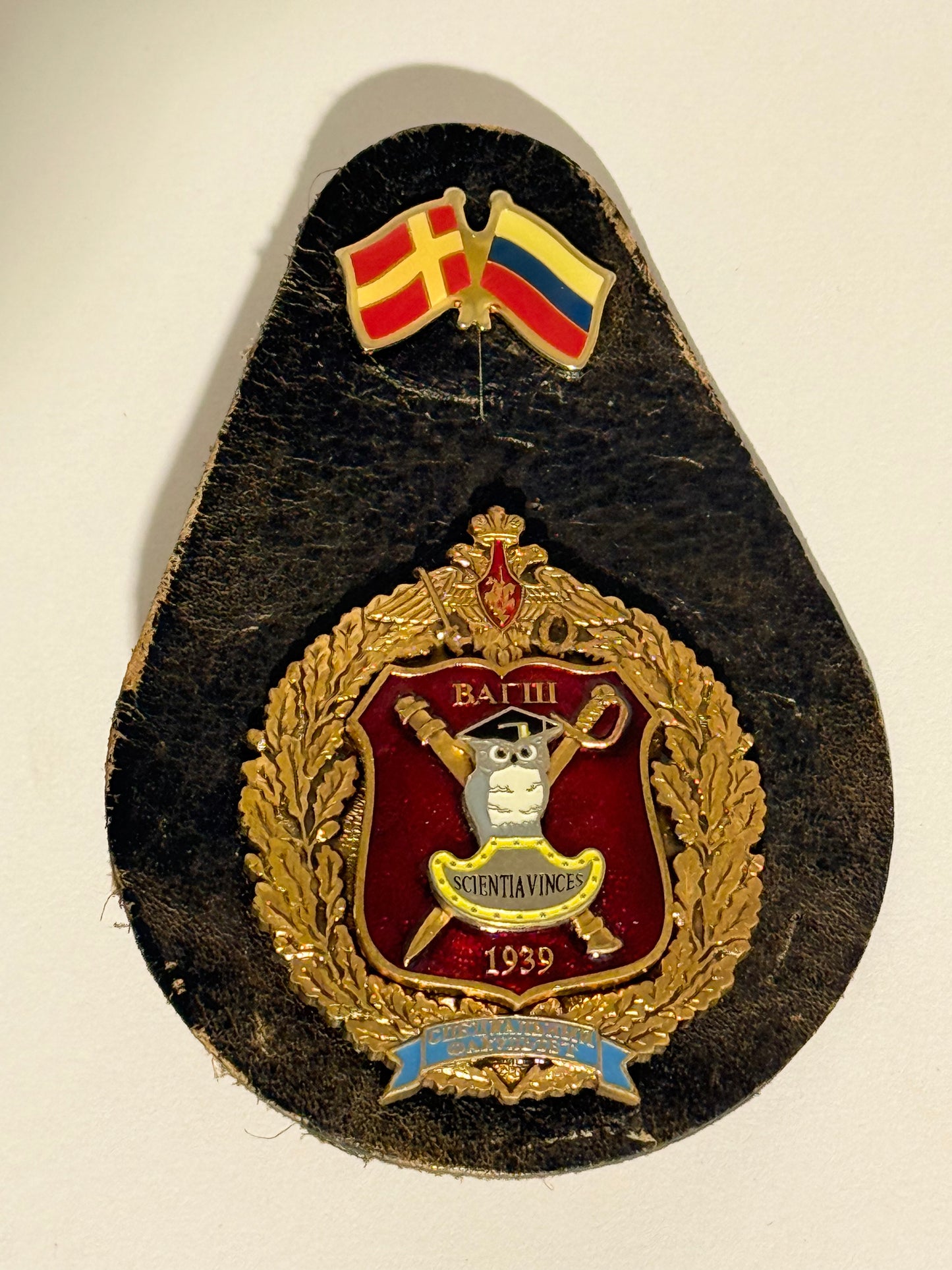 Russiske generalstabs fakultets brystmærke, med dansk russisk flag. SJÆLDEN.
