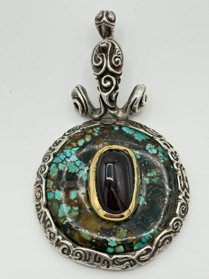 Vintage unika Studio jewelry vedhæng i Sølv, Guld, Granat og Turkis. Fra 1960érne