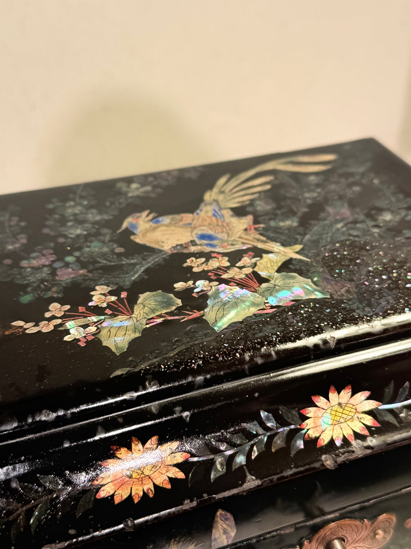 Antique Japanese lacquer tea caddy, from ca.1850. With key.