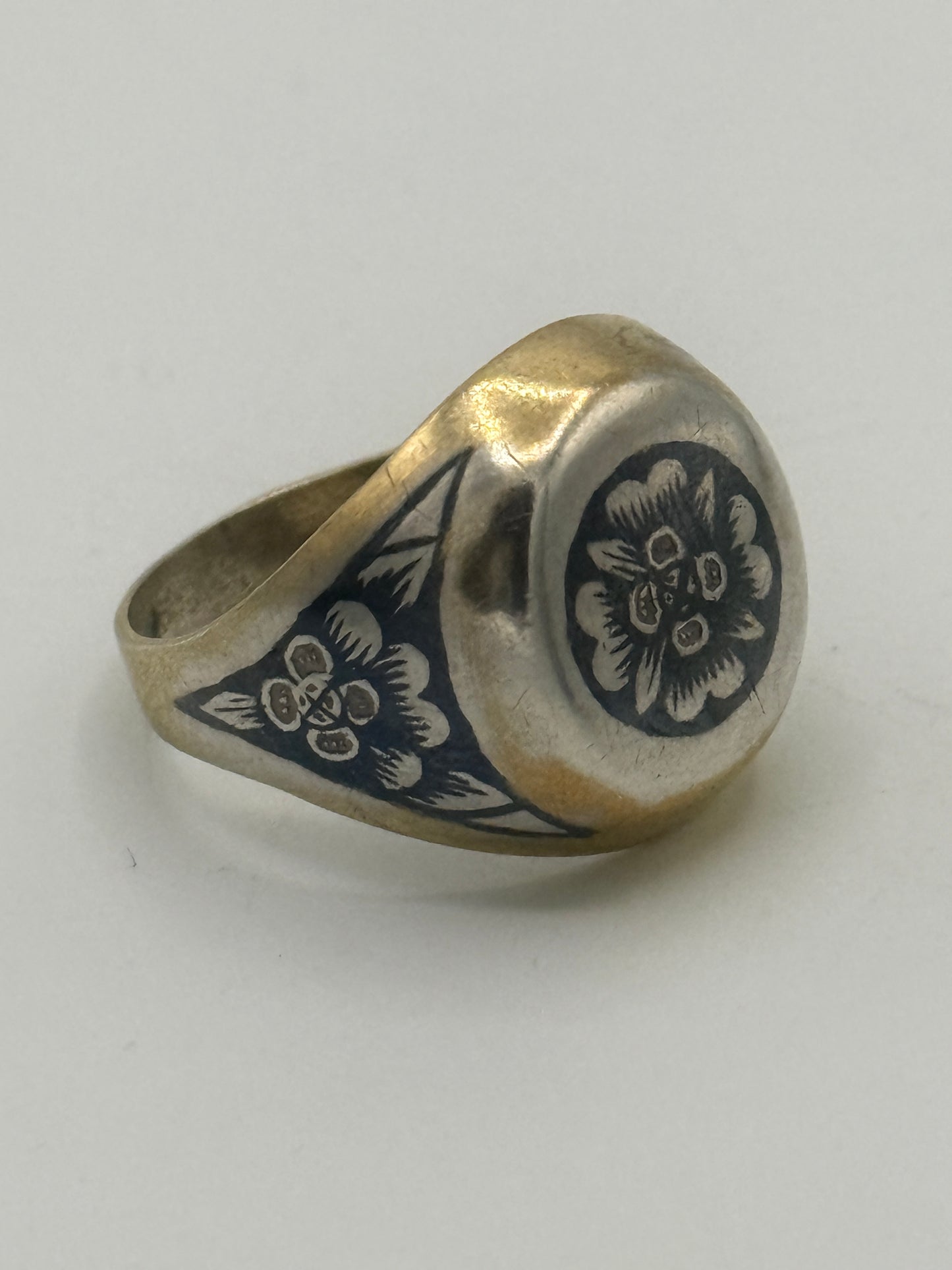 Ældre niello forgyldt sølv signet ring. fra midt 20.årh