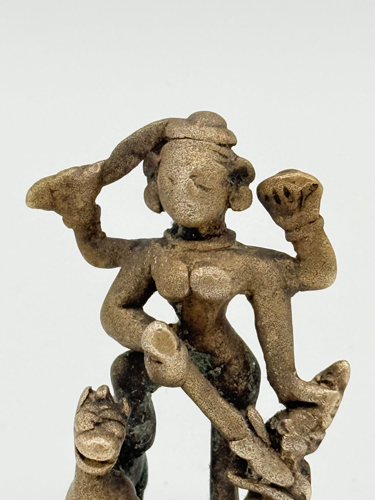 Antik Durga Mahishasura bronze statue. Indien. Fra 17.-18. Århundrede.