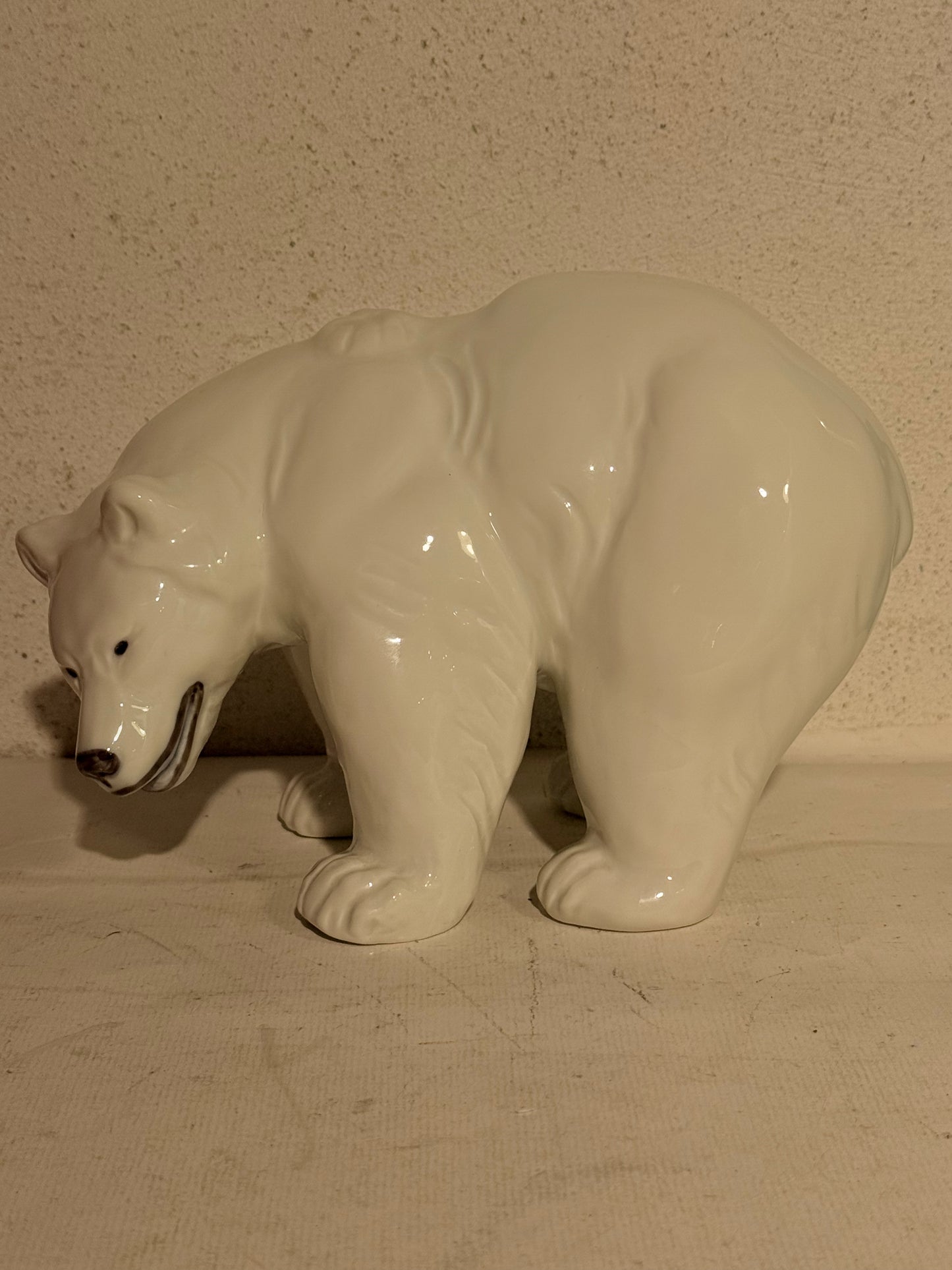 Knud Kyhn. Royal Copenhagen. Stående hvid bjørn, modelnr: 237