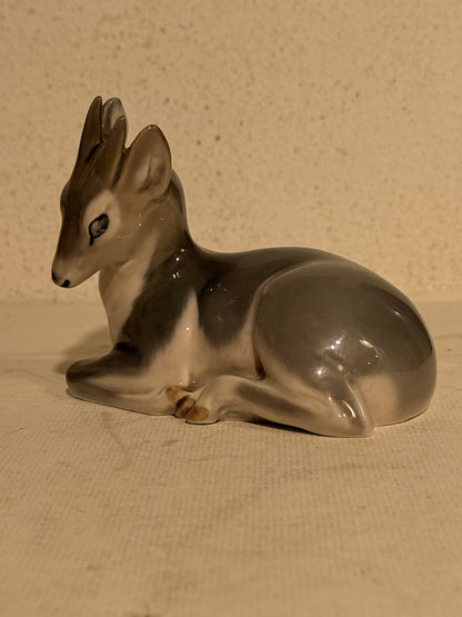 Knud Kyhn. Royal Copenhagen. Liggende Rådyr kid, modelnr: 2648.