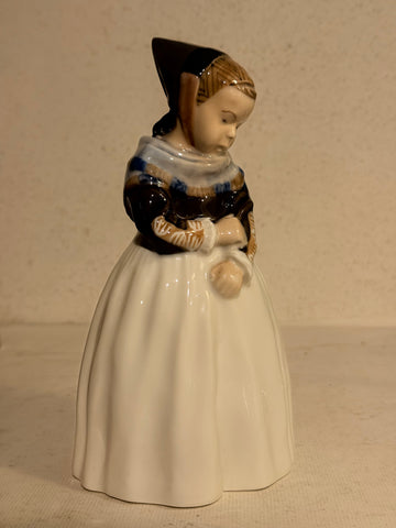 Lotte Benter. Royal Copenhagen Amagerpige modelnr: 1251.