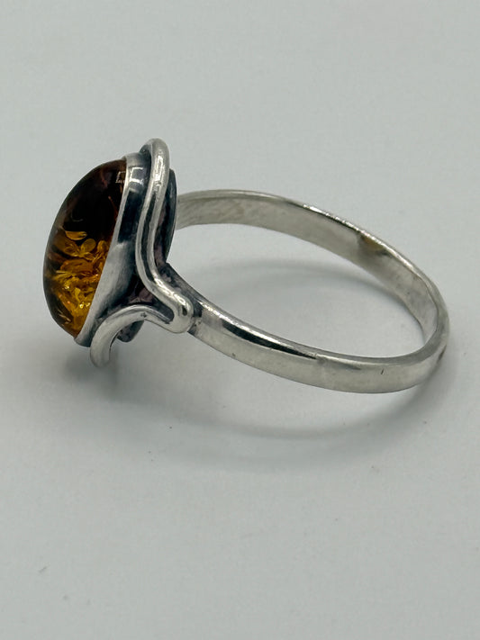 Vintage skønvirkestil Rav & Sterlingsølv ring. Warsawa, Polen. Fra 1980érne