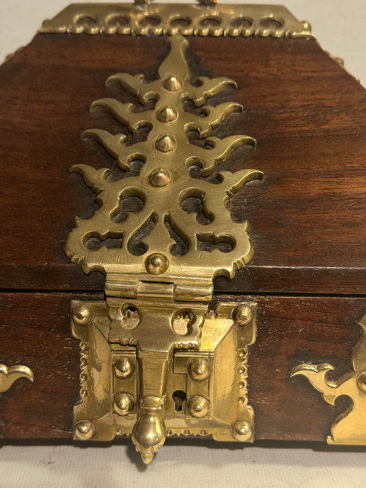 Ældre Nettoor Petti skrin, fra Kerala, Indien.