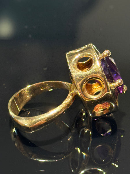 Hermann Siersbøl (1948-64) Stor 14K guld cocktail ring med Amethyst.