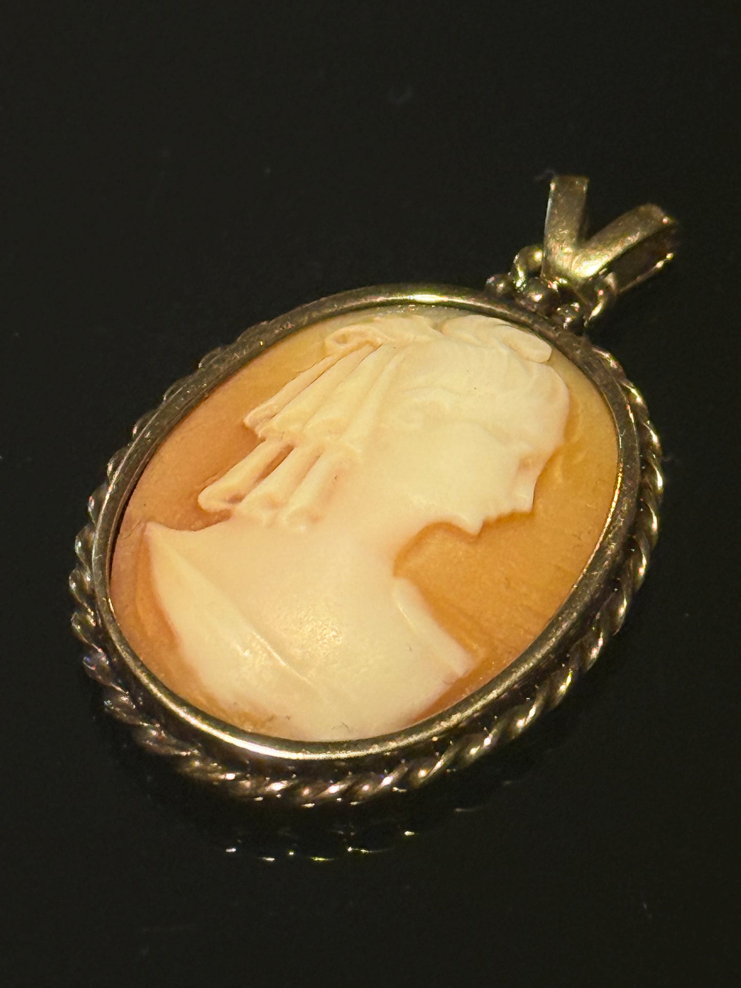 Antik Camé vedhæng i 14K guld. Fra 1920érne.