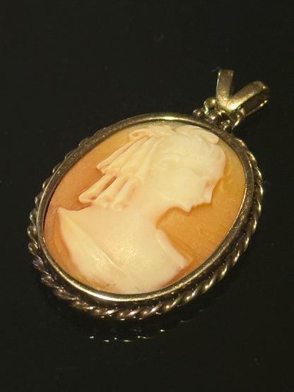 Antik Camé vedhæng i 14K guld. Fra 1920érne.