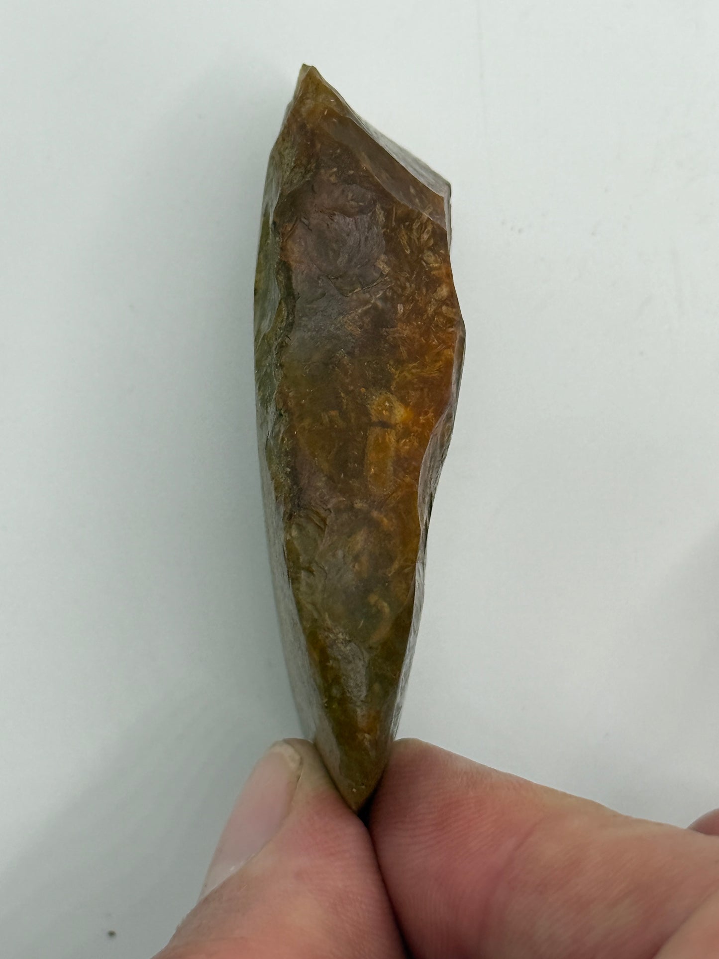 Dansk Stenalder. Lille tyndbladet økse i flint. Dolktid 2400-1800 F.Kr