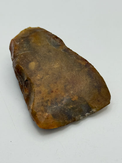 Dansk Stenalder. Lille tyndbladet økse i flint. Dolktid 2400-1800 F.Kr