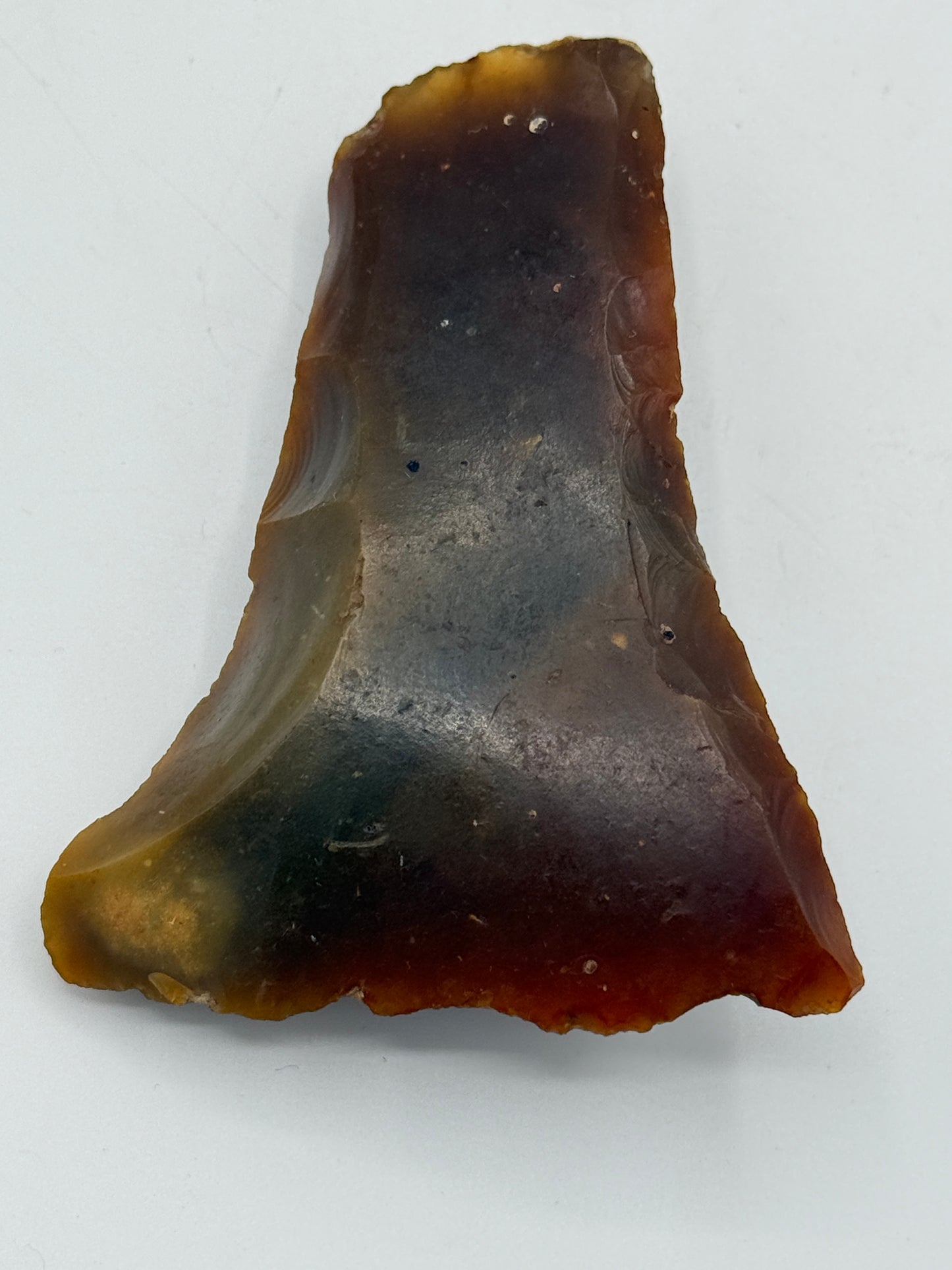 Dansk Stenalder. Asymmetrisk skiveøkse i brun flint. Sen Ertebølletid: 4500-3900 F.Kr