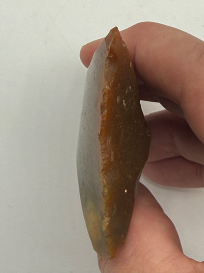Dansk Stenalder. Asymmetrisk skiveøkse i brun flint. Sen Ertebølletid: 4500-3900 F.Kr