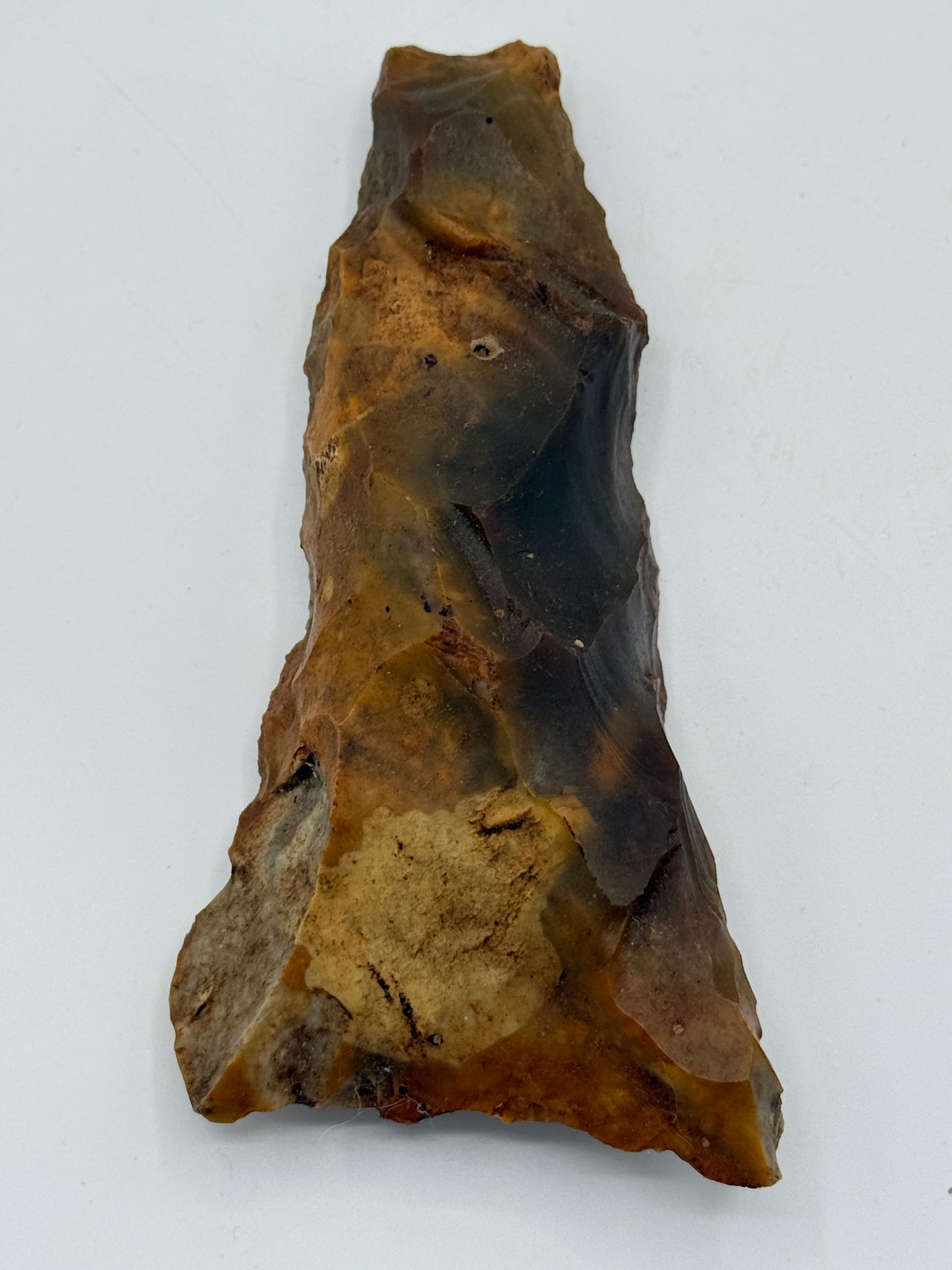 Dansk Stenalder. Symmetrisk kanthugget skiveøkse i flint. Sen Ertebølletid: 4500-3900 F.Kr