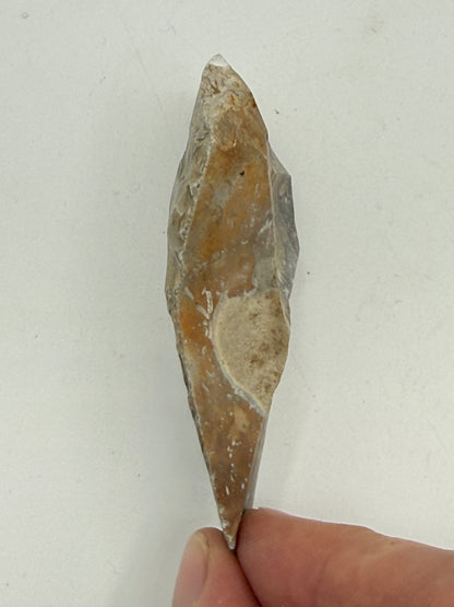 Dansk Stenalder. Asymmetrisk skiveøkse i flint. Sen Ertebølletid: 4500-3900 F.Kr