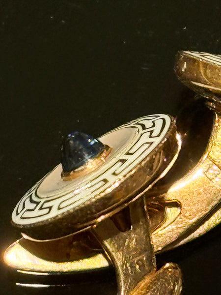 Art Deco 14K. Guld manchetknapper, med blå safirer. Start 1900tallet.