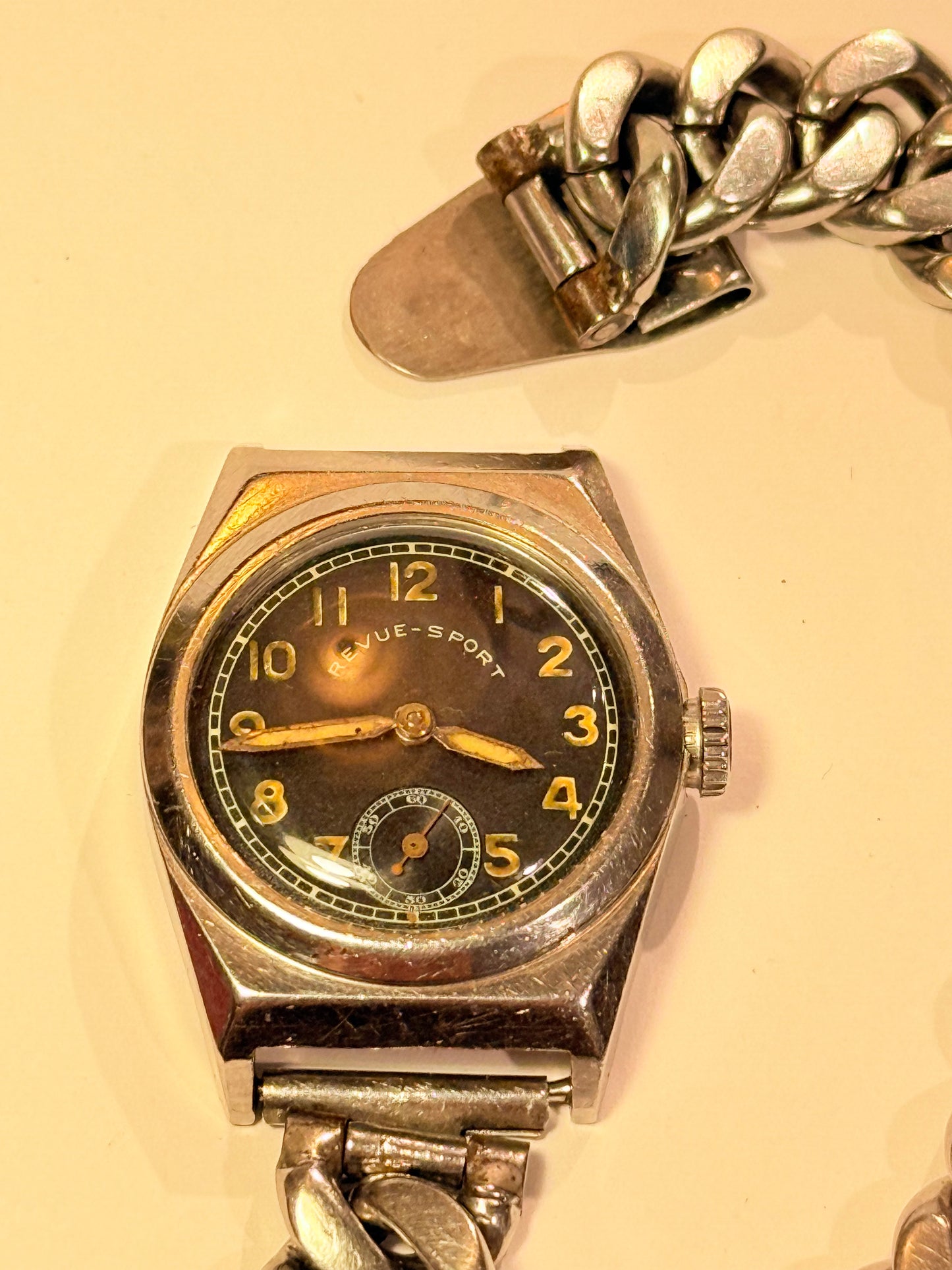 Ældre Revue sport manuelt armbåndsur. Fra start 1950érne.