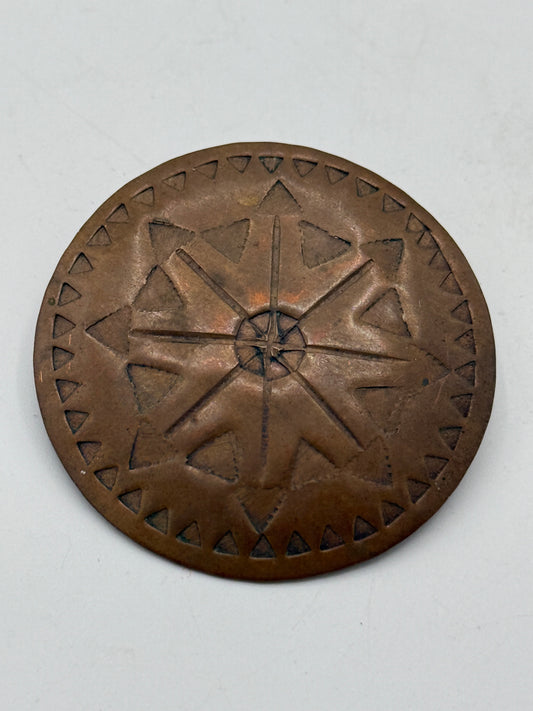 Viking skjold broche i bronze. Midt 20.Årh