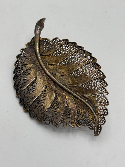 Topazlo forgyldt sterling sølv filigran blad broche. Portugal. Fra midt 20.Årh
