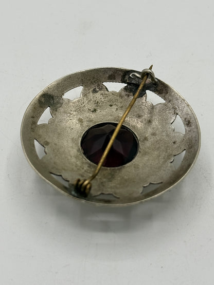 Antik broche med sten. Fra det 19. Årh