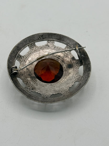 Antik broche med sten. Fra det 19. Årh