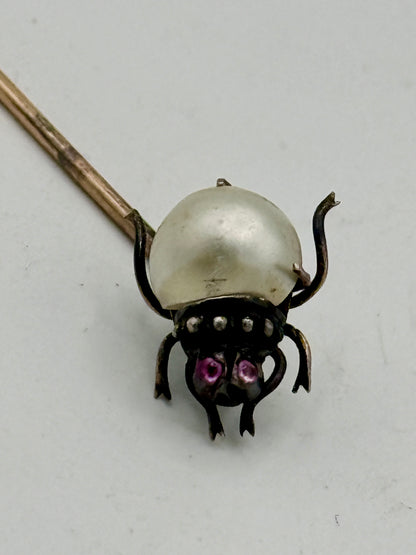 Antik viktoriansk beetle slipsenål i 18K. Guld, perle & amethyst. Slut 19. Årh