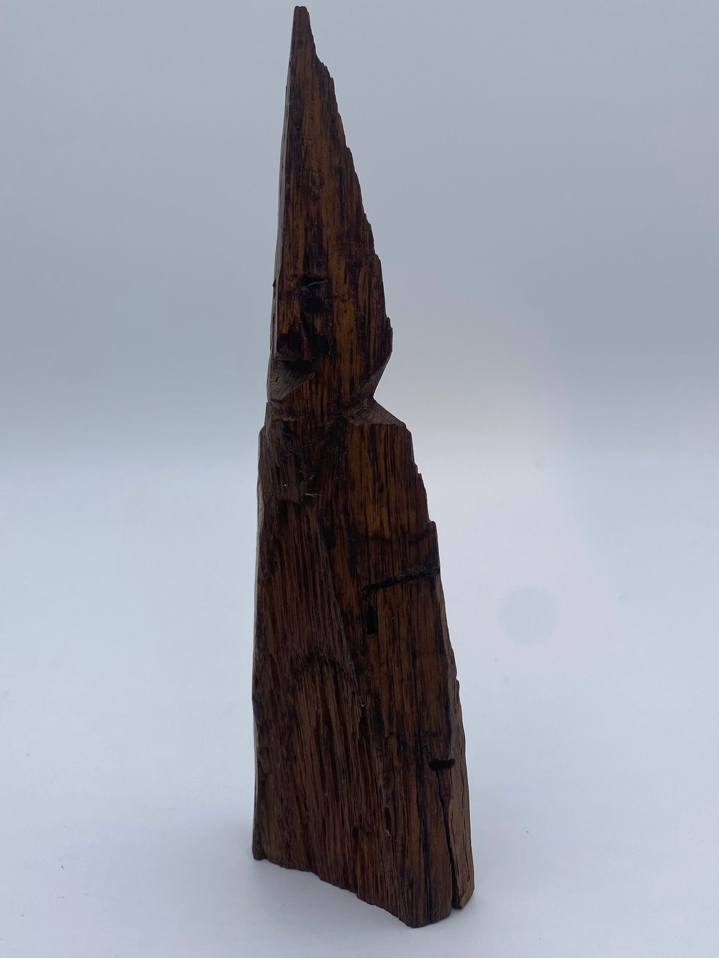 Håndskåren skandinavisk Maske mand pinde-figur. Slut 20. Århundrede