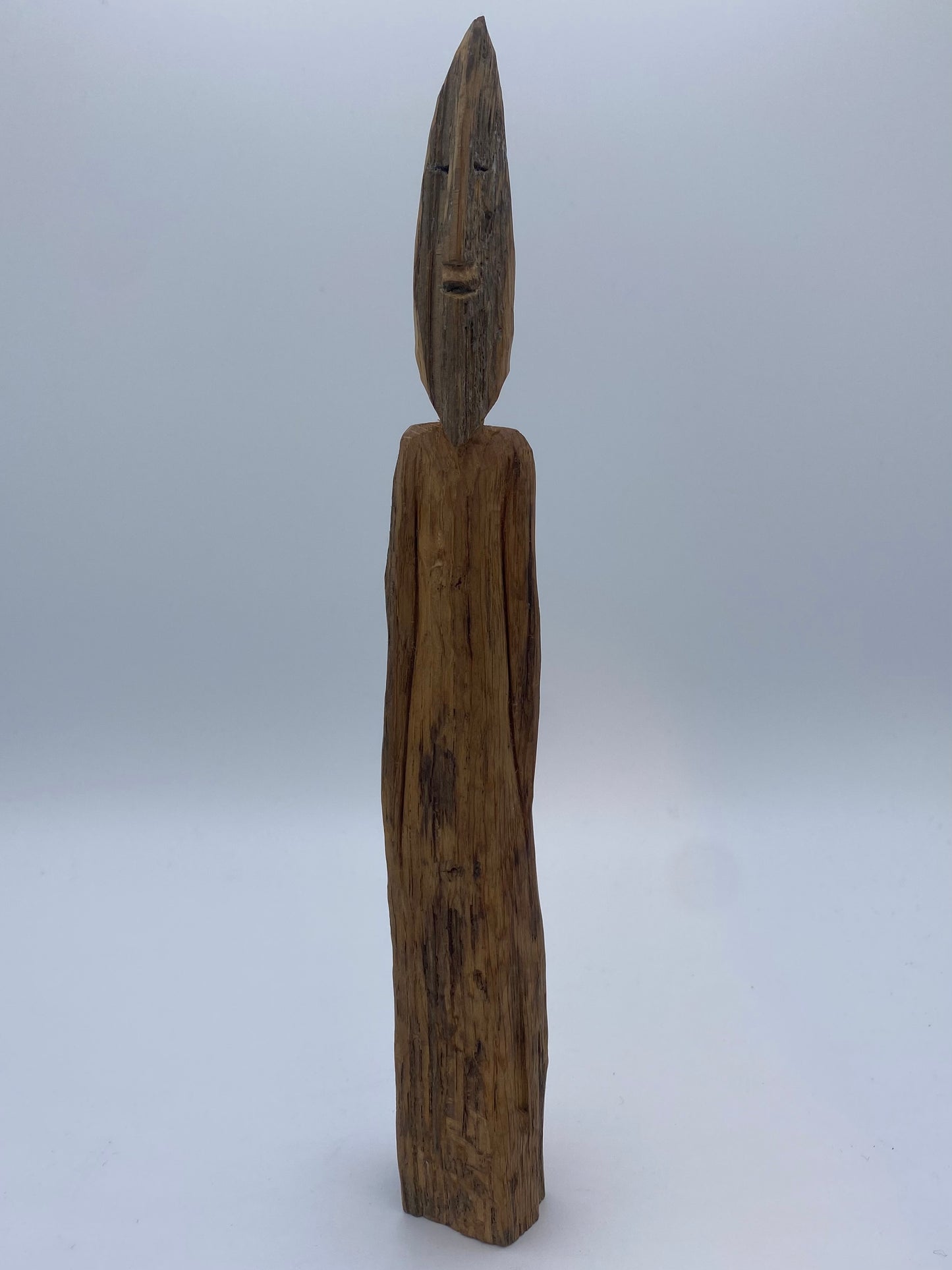 Håndskåren skandinavisk Maske mand pinde-figur. Slut 20. Århundrede