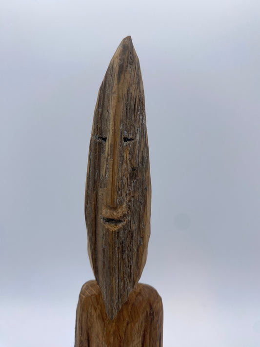 Håndskåren skandinavisk Maske mand pinde-figur. Slut 20. Århundrede