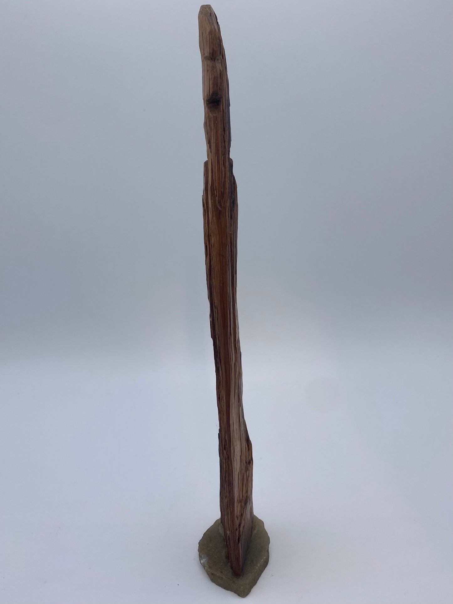 Håndskåren skandinavisk Loke pinde-figur. Slut 20. Århundrede