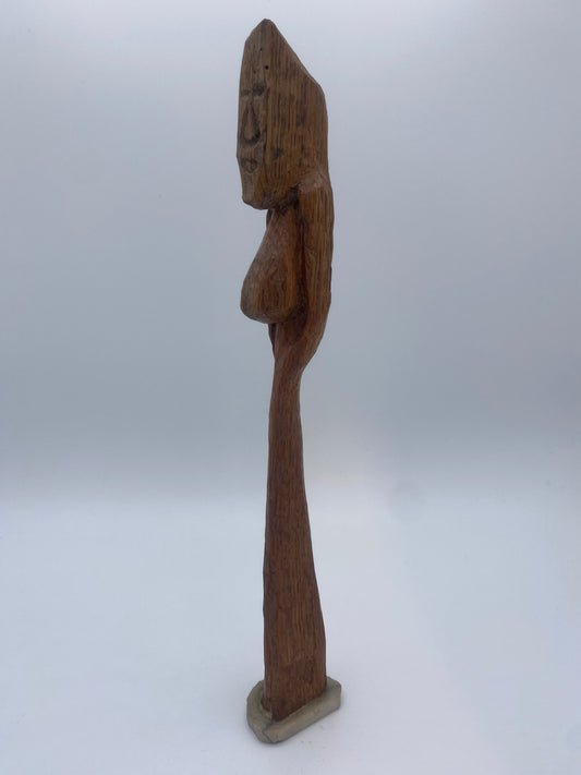 Håndskåren skandinavisk pinde-figur. Slut 20. Århundrede